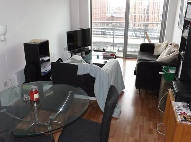 2 bedroom flat in Leeds