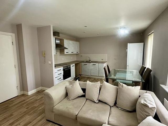 2 bedroom flat in Leeds
