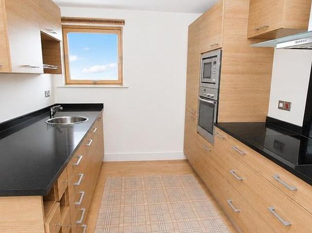 2 bedroom flat in Leeds