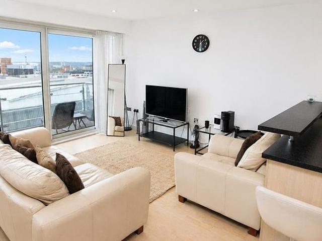 2 bedroom flat in Leeds