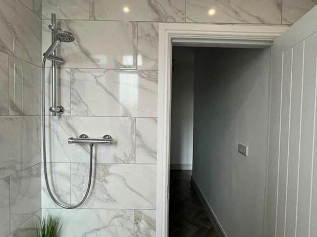 2 bedroom flat in Leeds