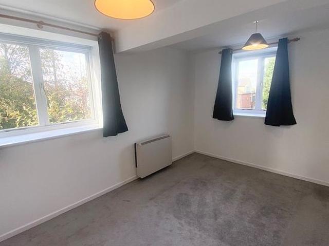 2 bedroom flat in Leeds