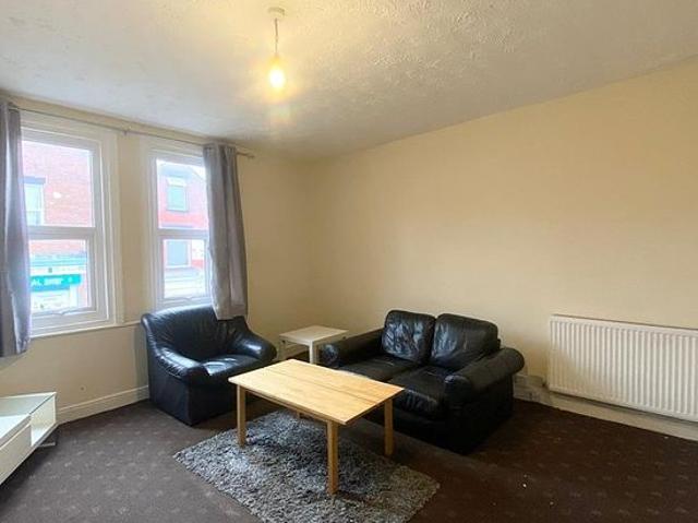 2 bedroom flat in Leeds