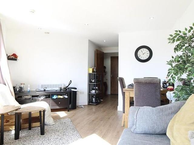 2 bedroom flat in Leeds