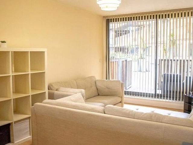 2 bedroom flat in Leeds