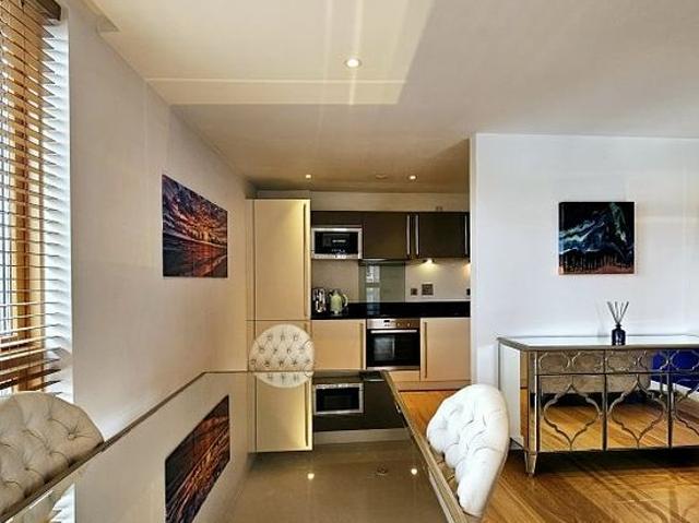 2 bedroom flat in Leeds