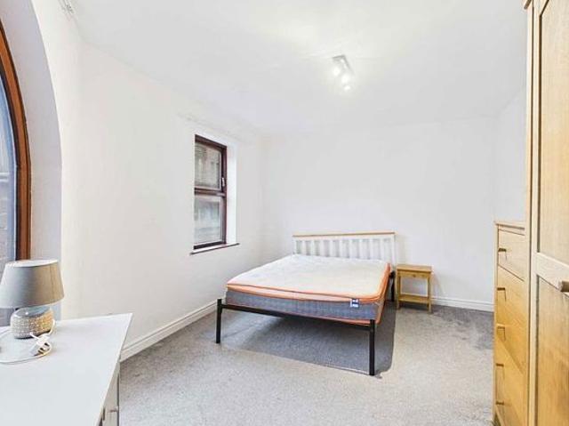 2 bedroom flat in Leeds