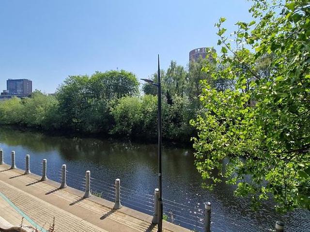 2 bedroom flat in Leeds