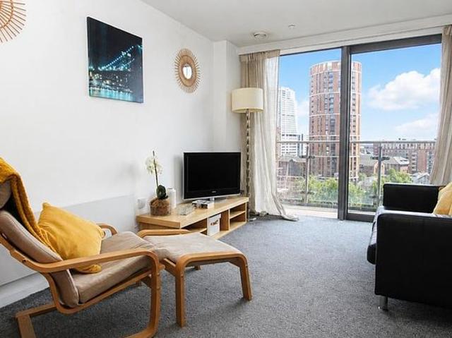2 bedroom flat in Leeds