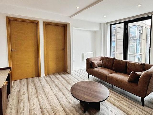 2 bedroom flat in Leeds