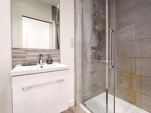 2 bedroom flat in Leeds