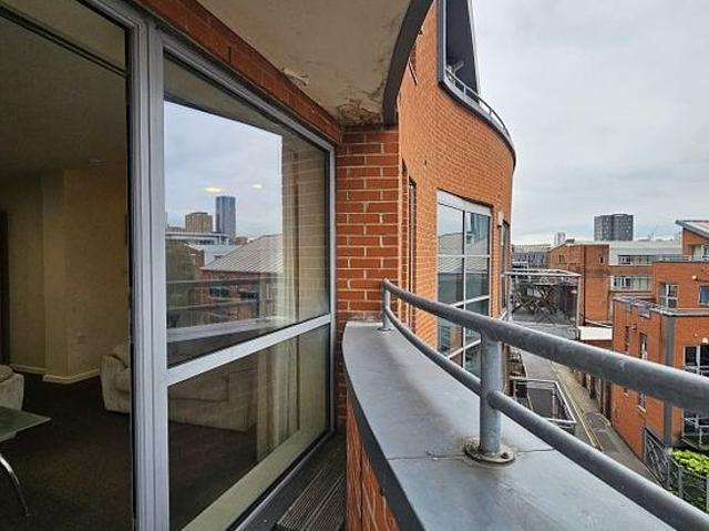 2 bedroom flat in Leeds