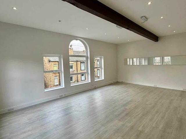 2 bedroom flat in Leeds