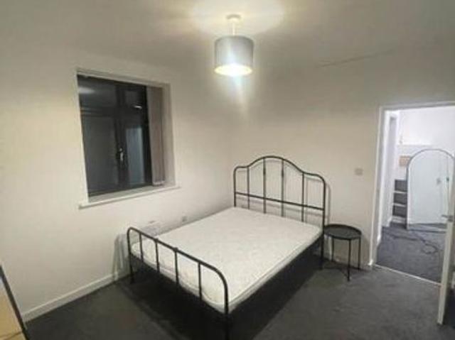 2 bedroom flat in Leeds