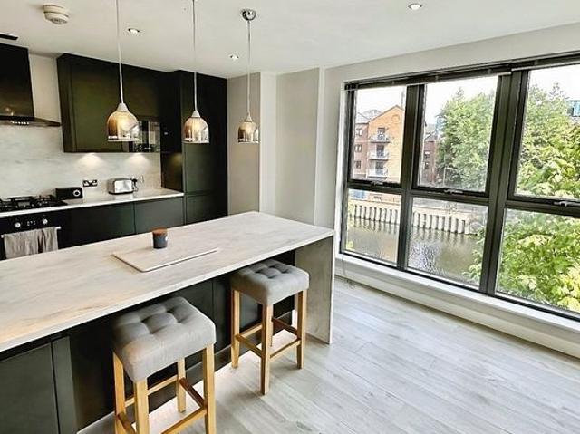 2 bedroom flat in Leeds