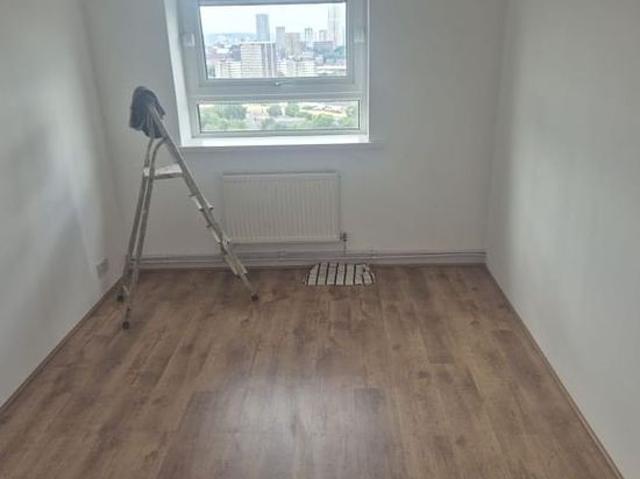 2 bedroom flat in Leeds