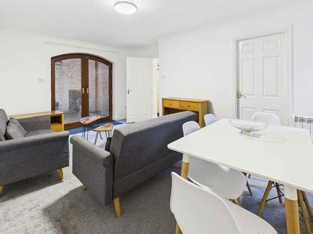 2 bedroom flat in Leeds