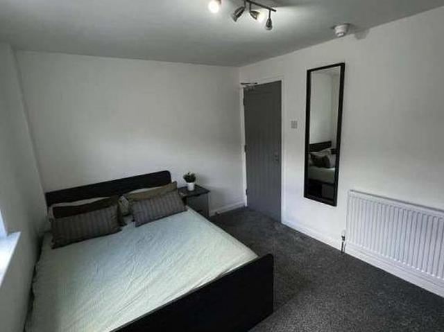 2 bedroom flat in Leeds