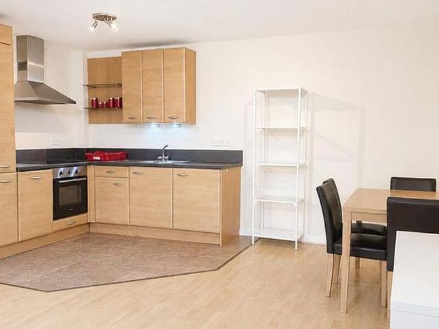 2 bedroom flat in Leeds