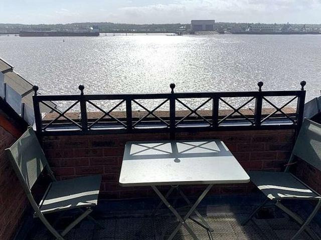 2 bedroom flat in Liverpool