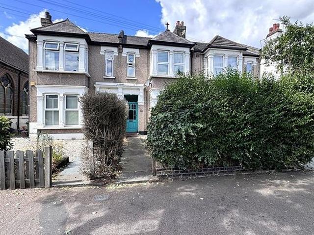 2 bedroom flat in London