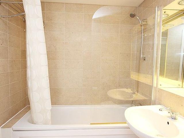 2 bedroom flat in London