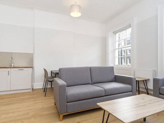 2 bedroom flat in London