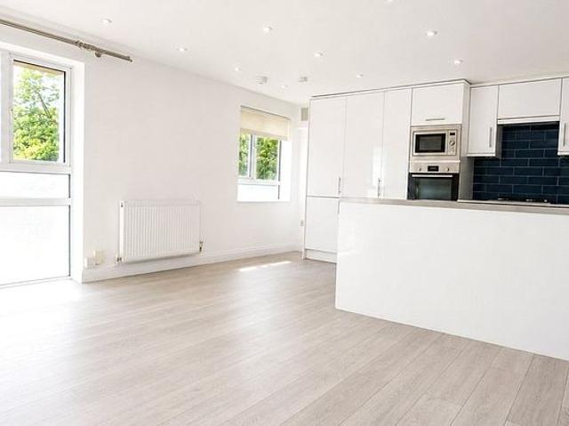 2 bedroom flat in London