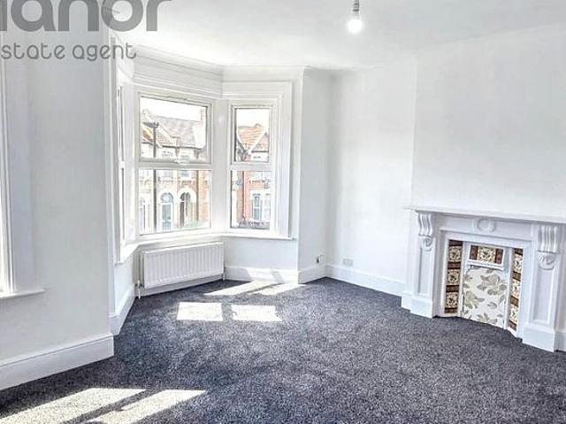 2 bedroom flat in London