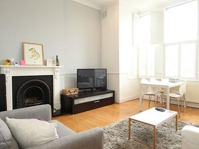2 bedroom flat in London