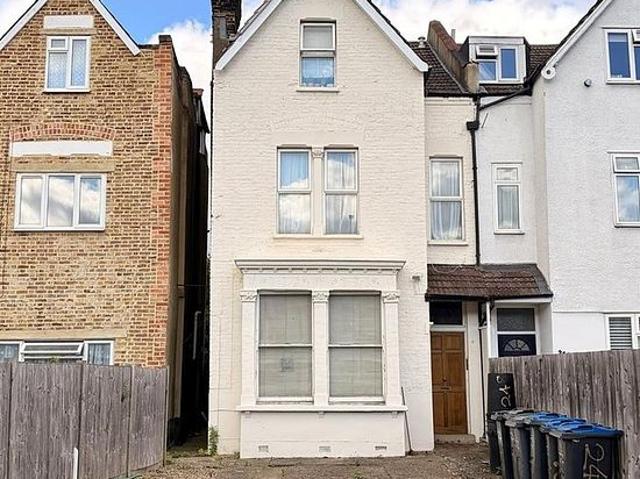 2 bedroom flat in London