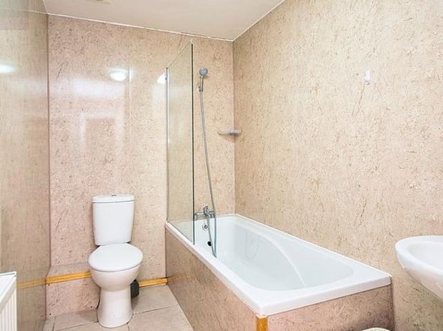 2 bedroom flat in London