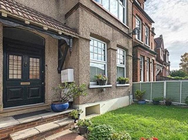 2 bedroom flat in London