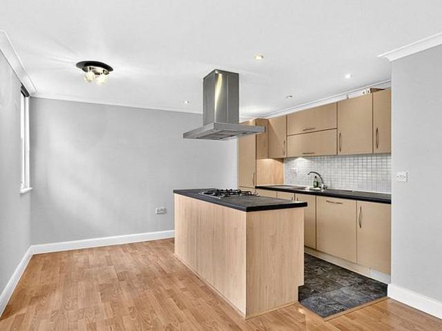 2 bedroom flat in London
