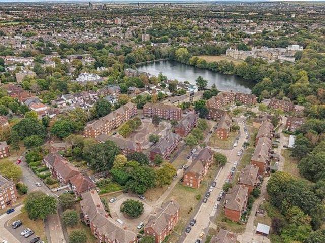 2 bedroom flat in London