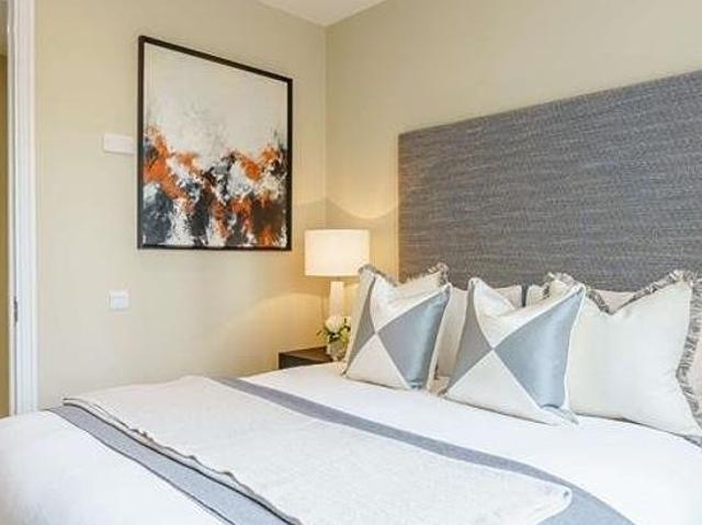 2 bedroom flat in London