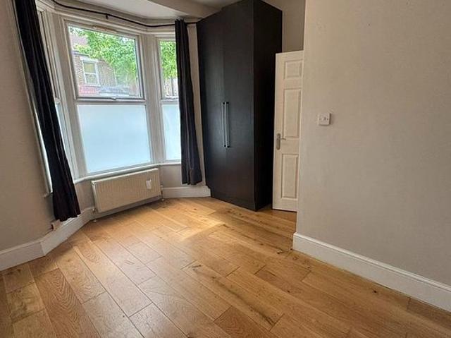 2 bedroom flat in London