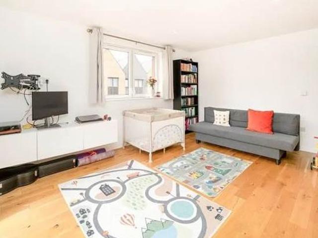 2 bedroom flat in London