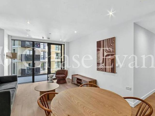 2 bedroom flat in London