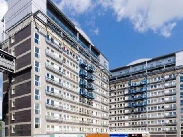 2 bedroom flat in London