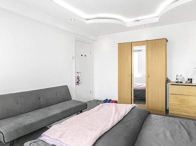 2 bedroom flat in London