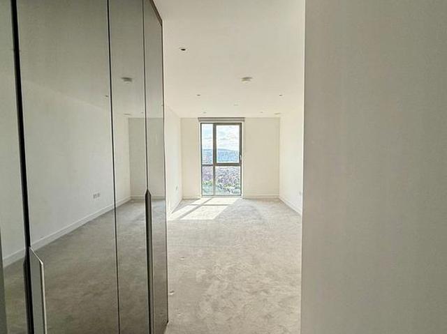 2 bedroom flat in London