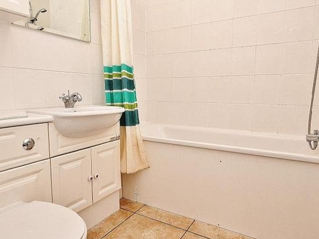 2 bedroom flat in London