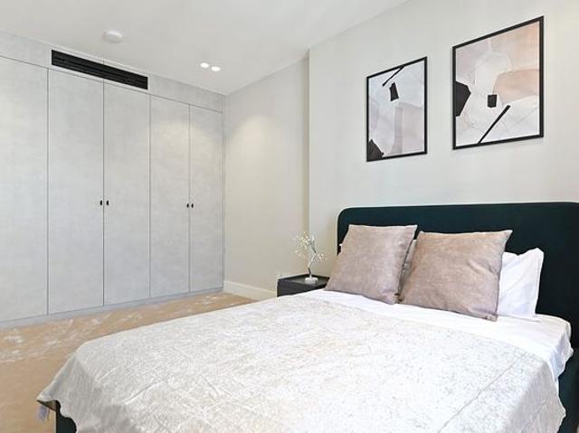 2 bedroom flat in London