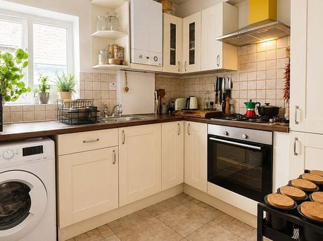 2 bedroom flat in London