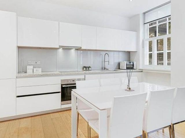 2 bedroom flat in London