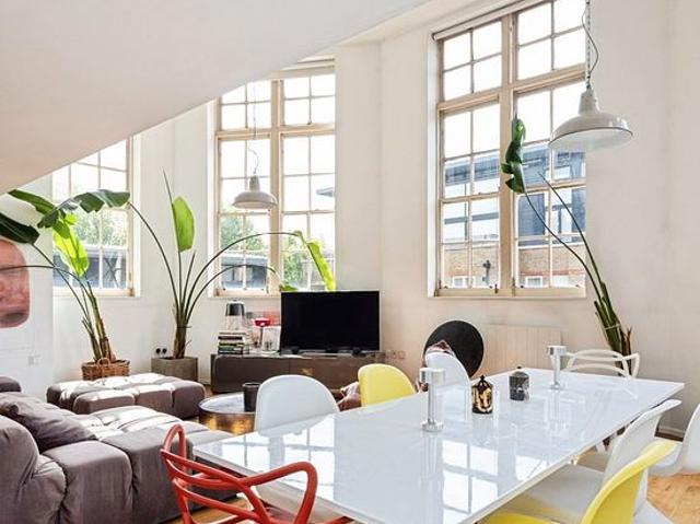 2 bedroom flat in London