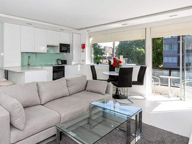 2 bedroom flat in London