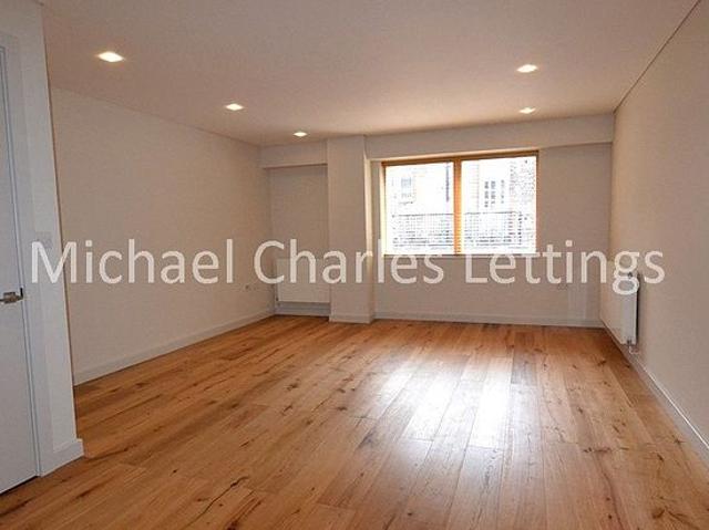 2 bedroom flat in London