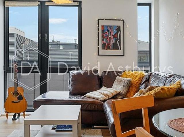 2 bedroom flat in London